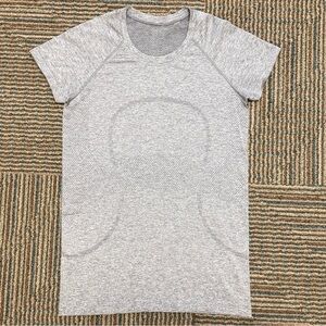 lululemon athletica Light Gray Short Sleeve Tee